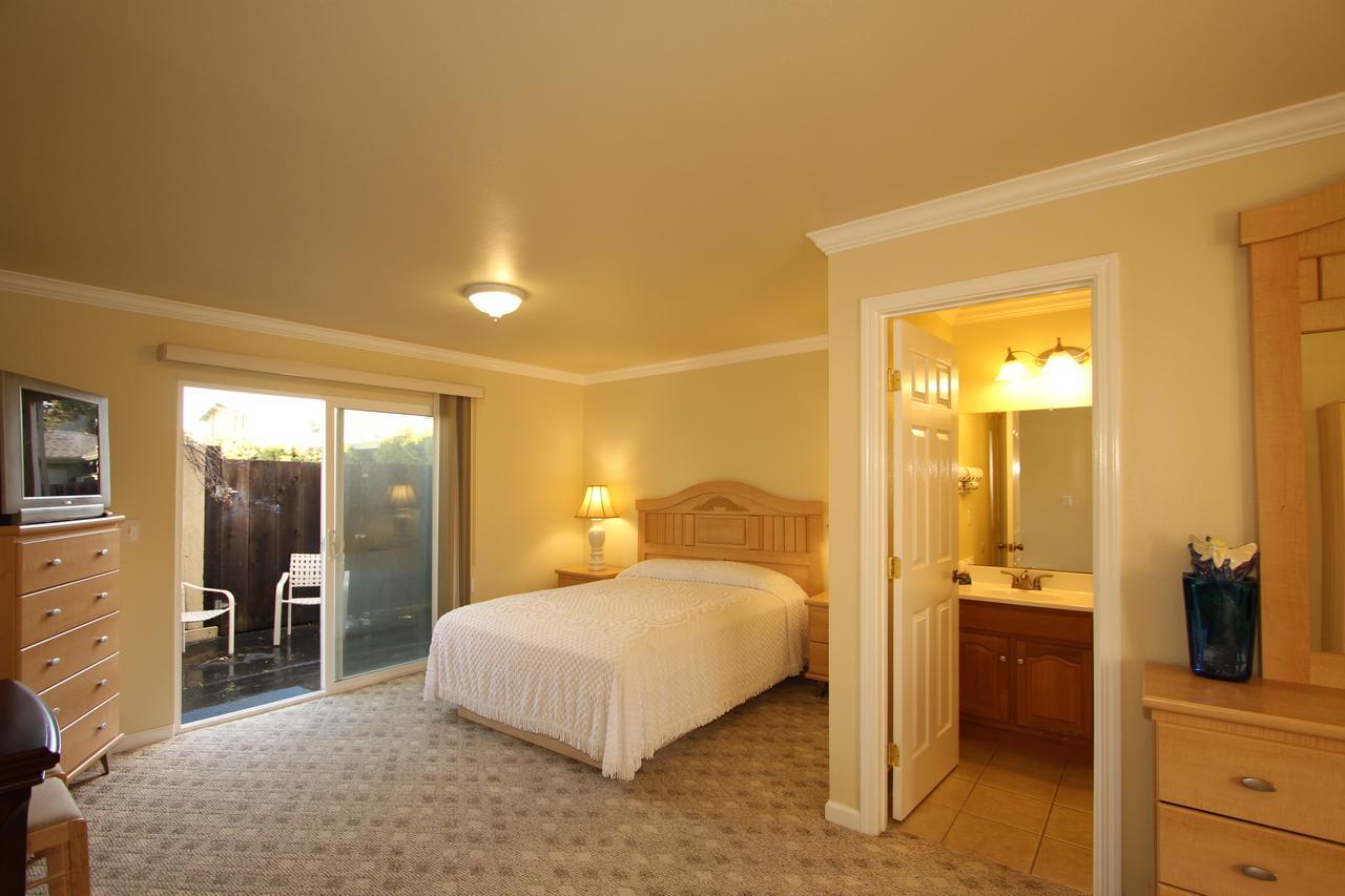 Monterey Fireside Lodge Екстер'єр фото