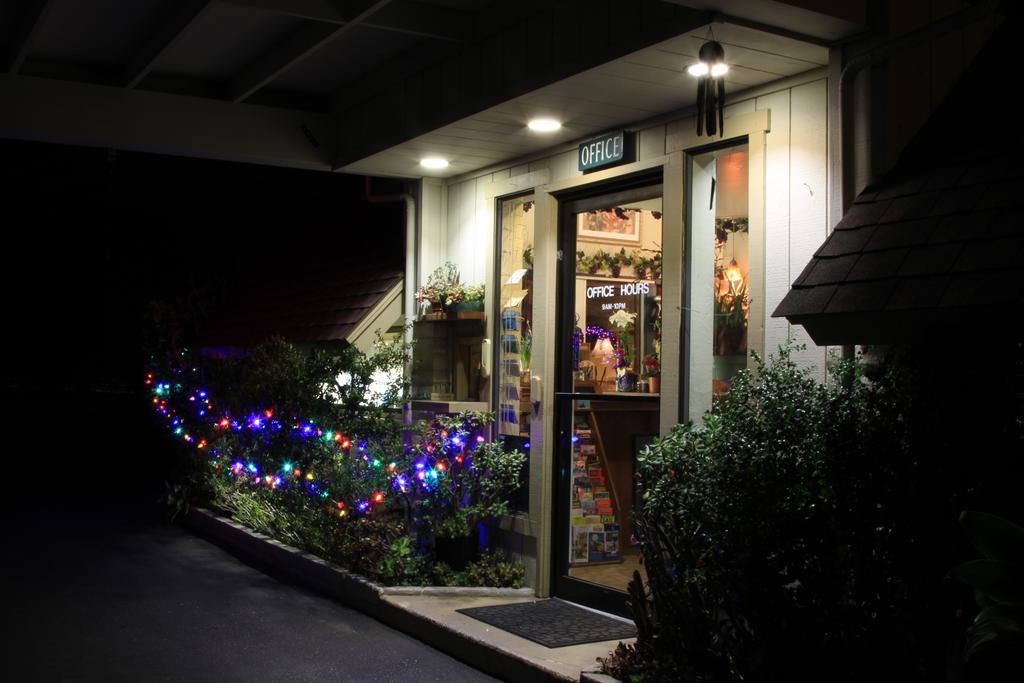 Monterey Fireside Lodge Екстер'єр фото
